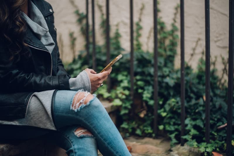 Person browsing on phone